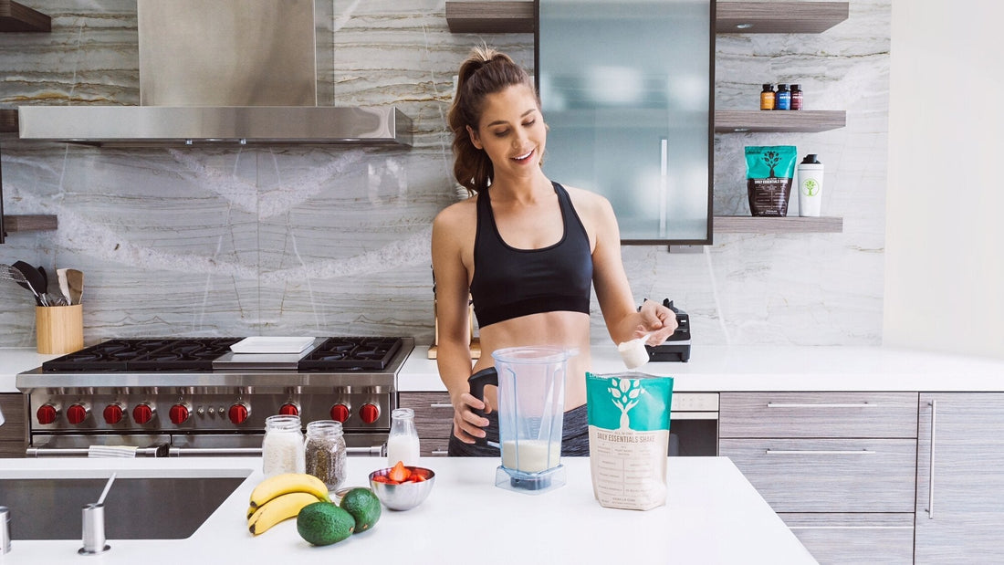 How to Make a Meal Replacement Smoothie with LyfeFuel Essentials